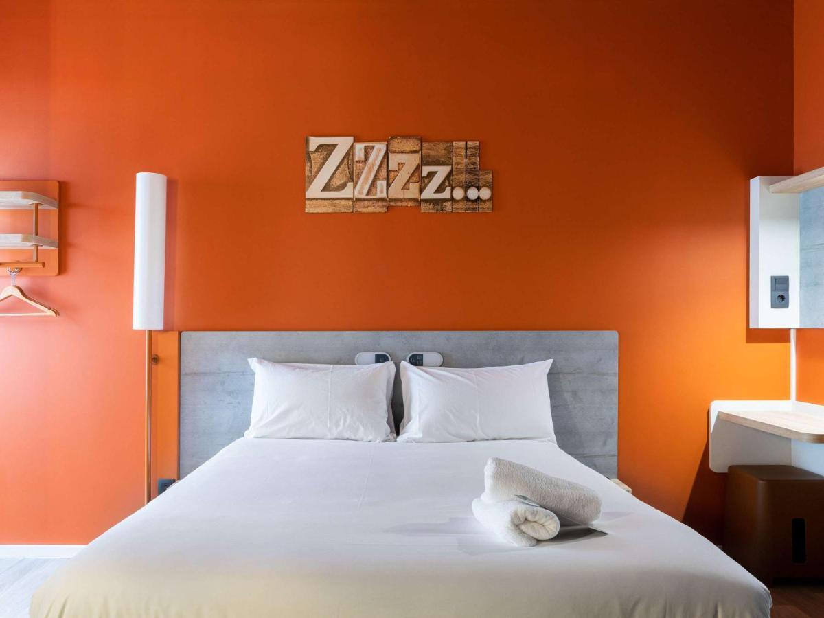 Ibis Budget Madrid Aeropuerto Exterior photo