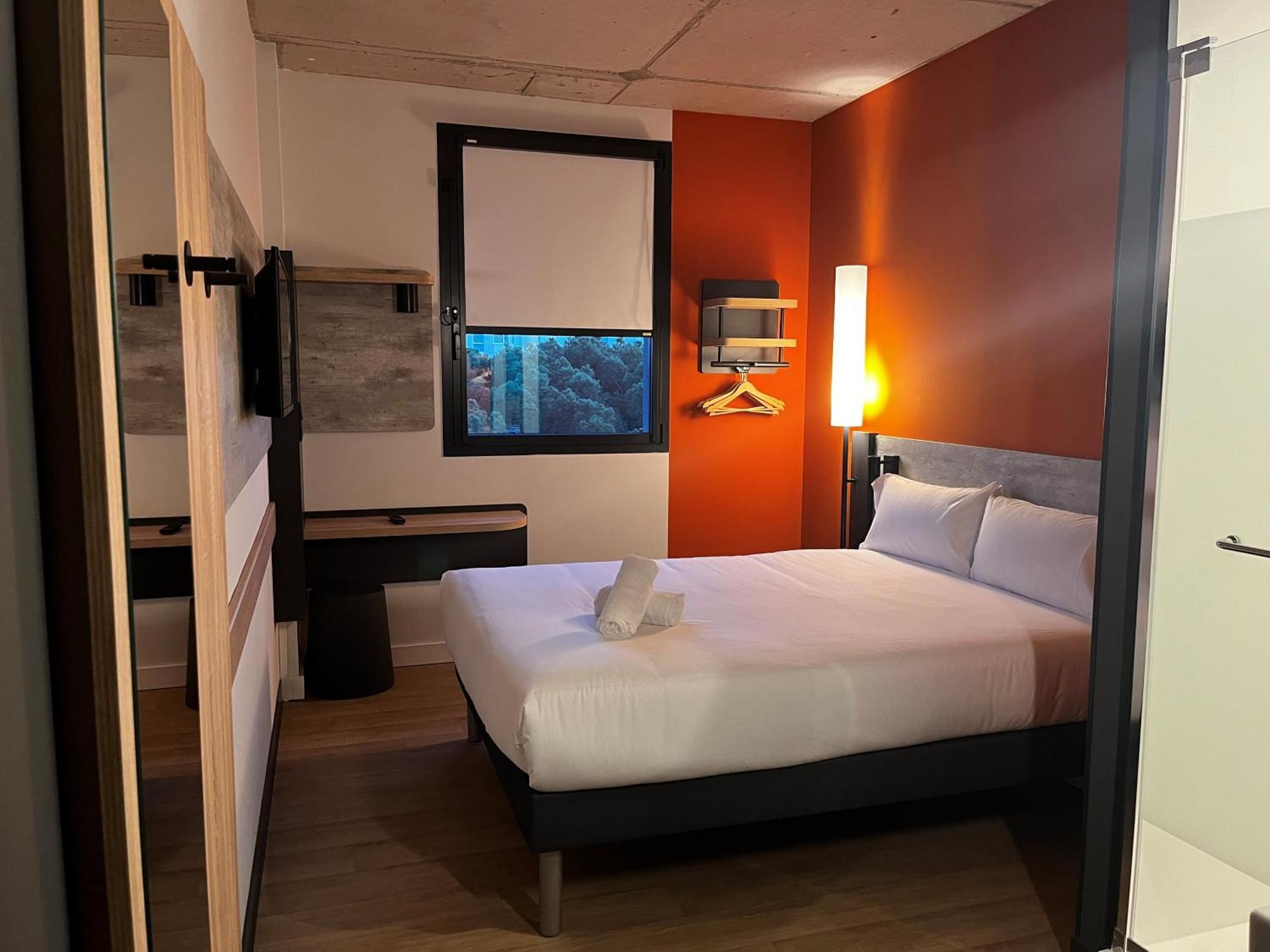 Ibis Budget Madrid Aeropuerto Exterior photo