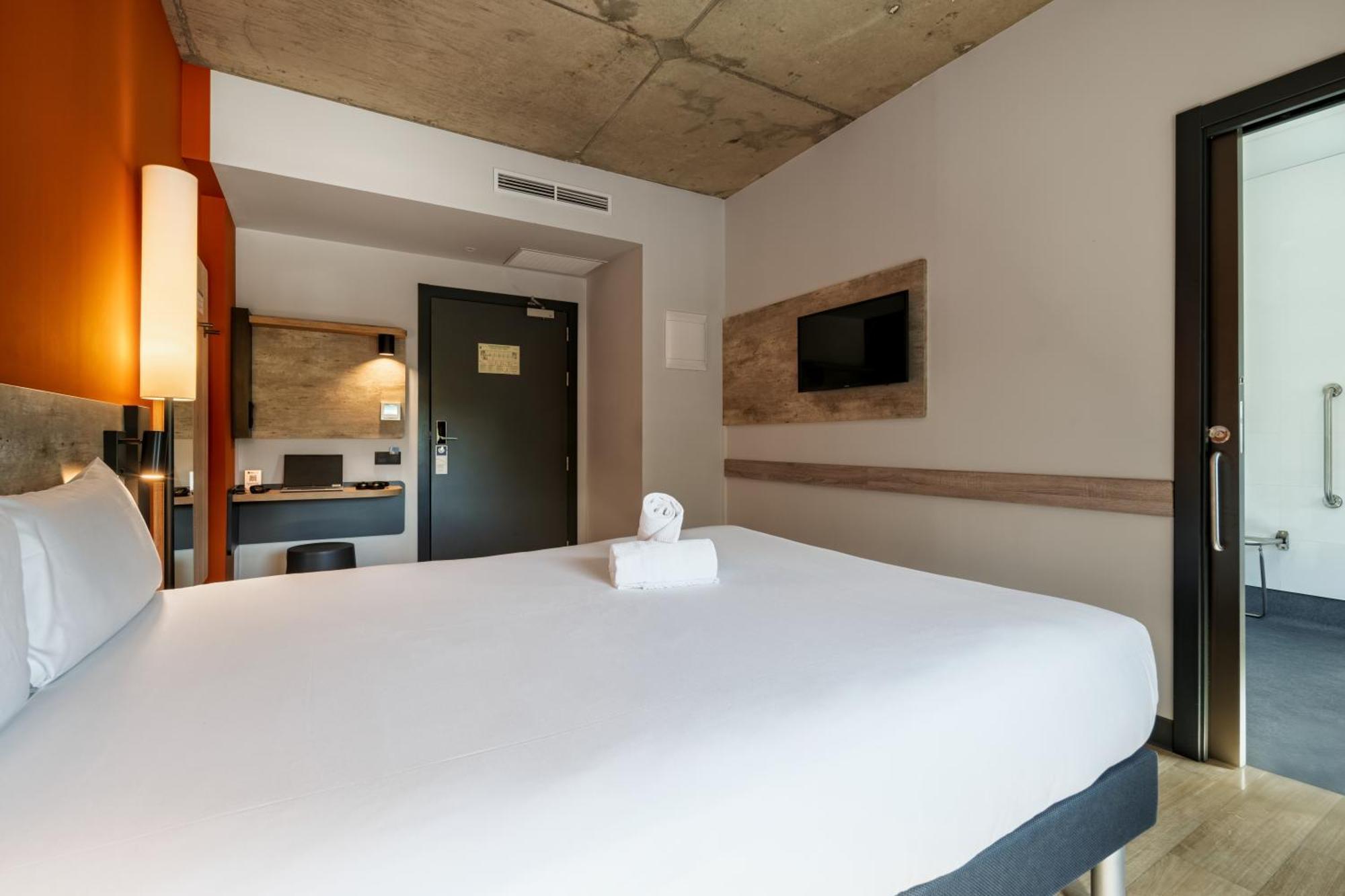 Ibis Budget Madrid Aeropuerto Exterior photo